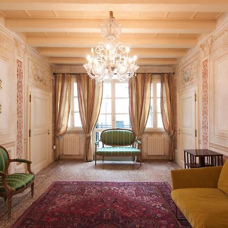 Explore Venice From A Sophisticated Hideaway In San Polo Exteriör bild