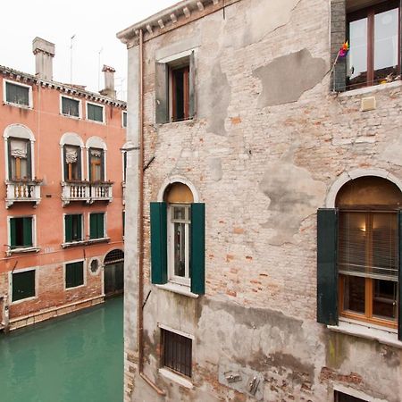 Explore Venice From A Sophisticated Hideaway In San Polo Exteriör bild