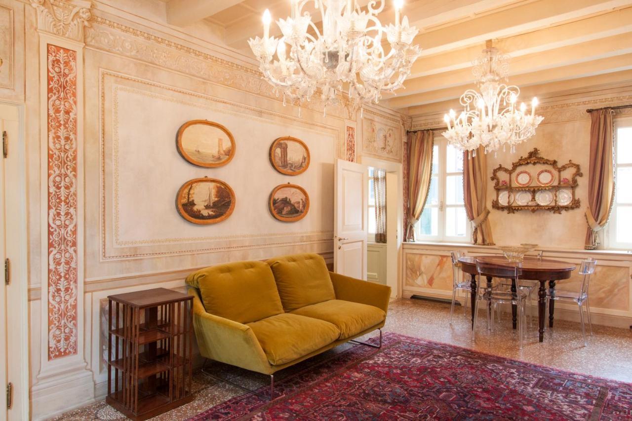 Explore Venice From A Sophisticated Hideaway In San Polo Exteriör bild