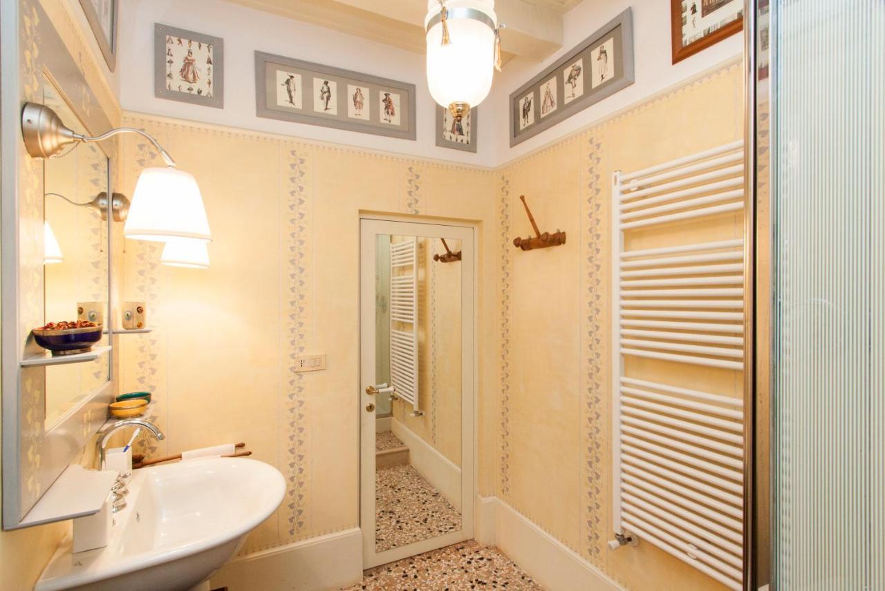 Explore Venice From A Sophisticated Hideaway In San Polo Exteriör bild
