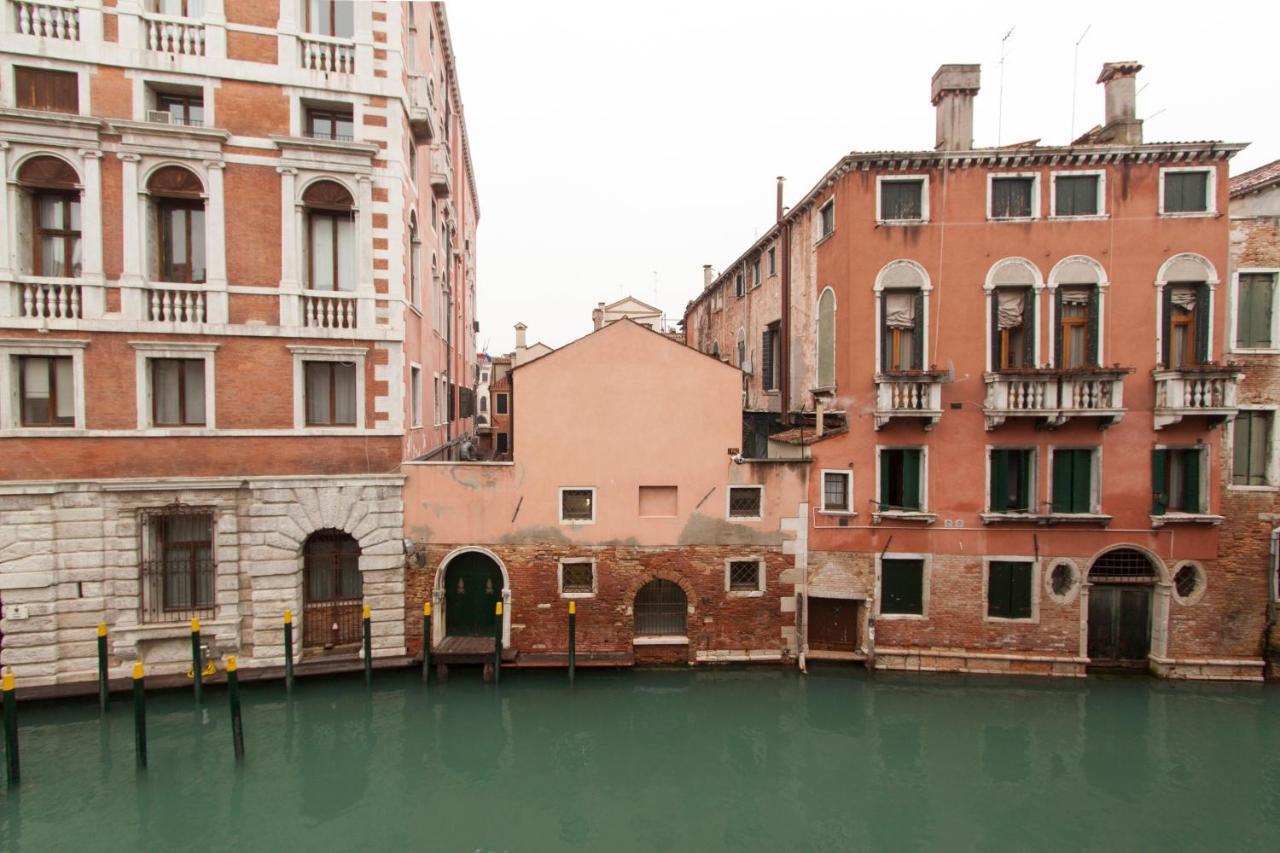 Explore Venice From A Sophisticated Hideaway In San Polo Exteriör bild