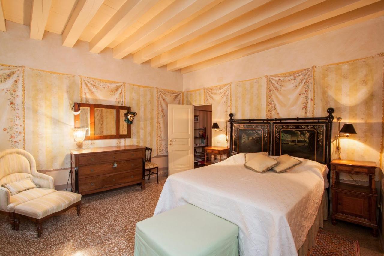 Explore Venice From A Sophisticated Hideaway In San Polo Exteriör bild
