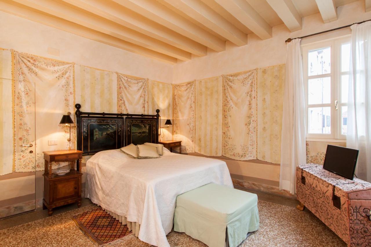 Explore Venice From A Sophisticated Hideaway In San Polo Exteriör bild