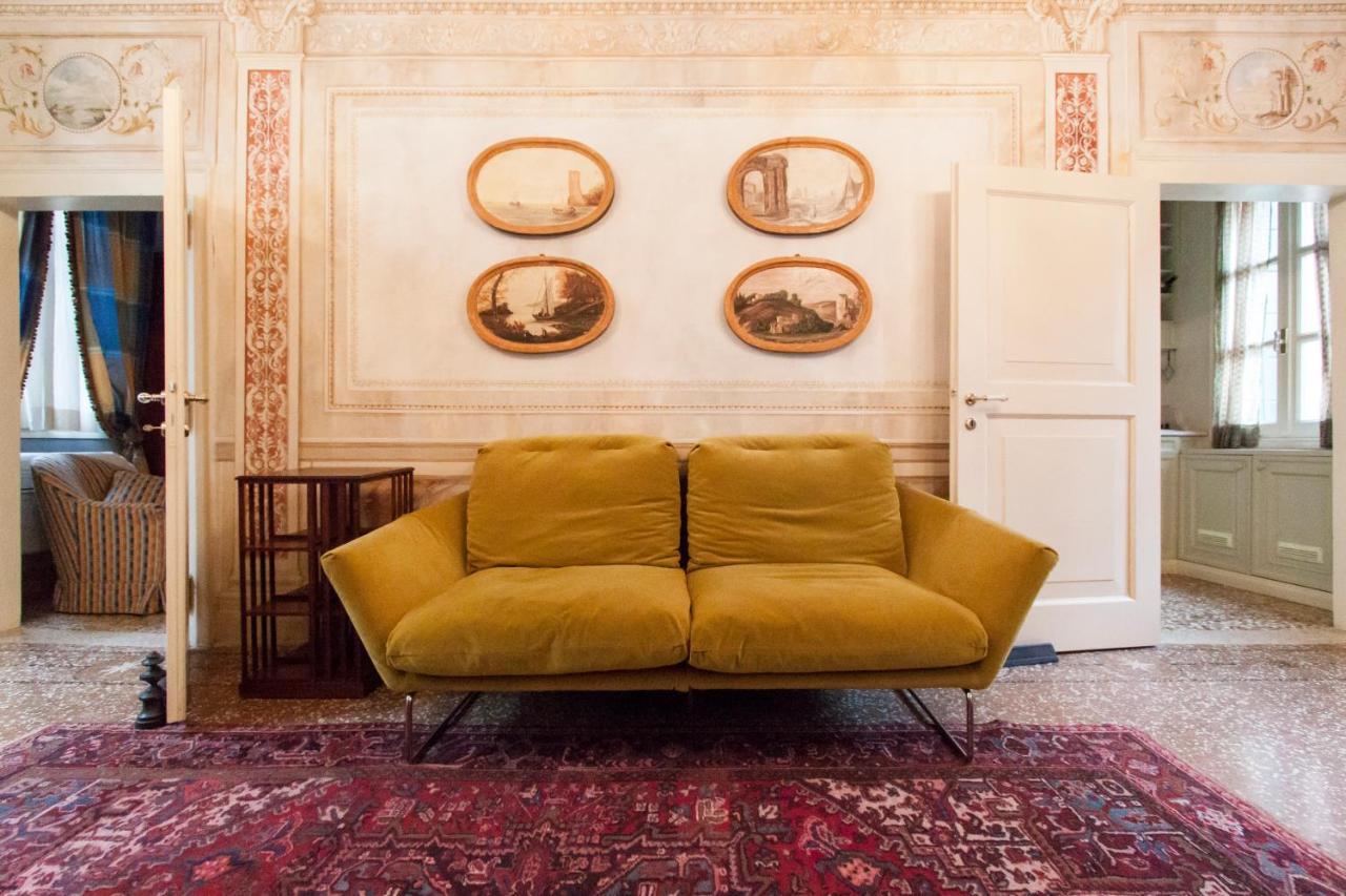 Explore Venice From A Sophisticated Hideaway In San Polo Exteriör bild