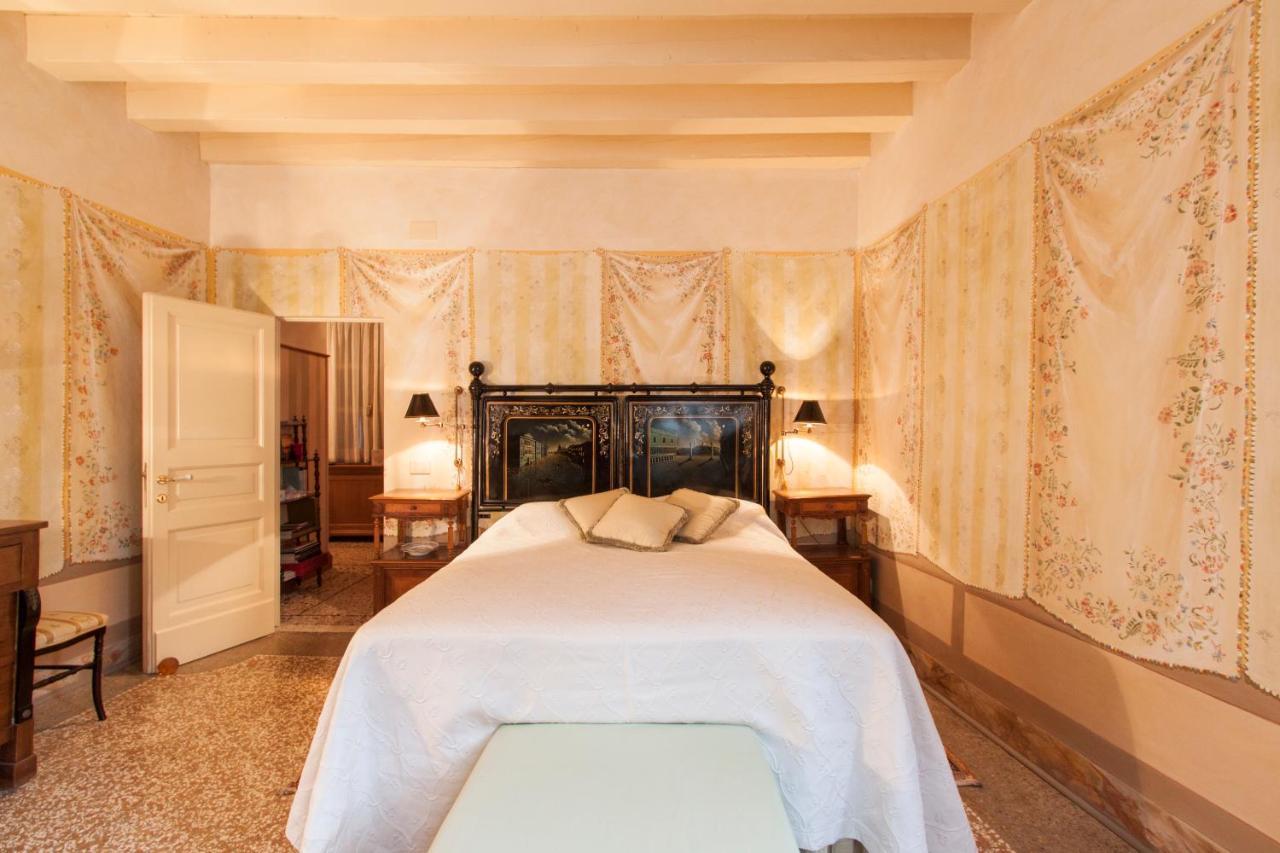 Explore Venice From A Sophisticated Hideaway In San Polo Exteriör bild