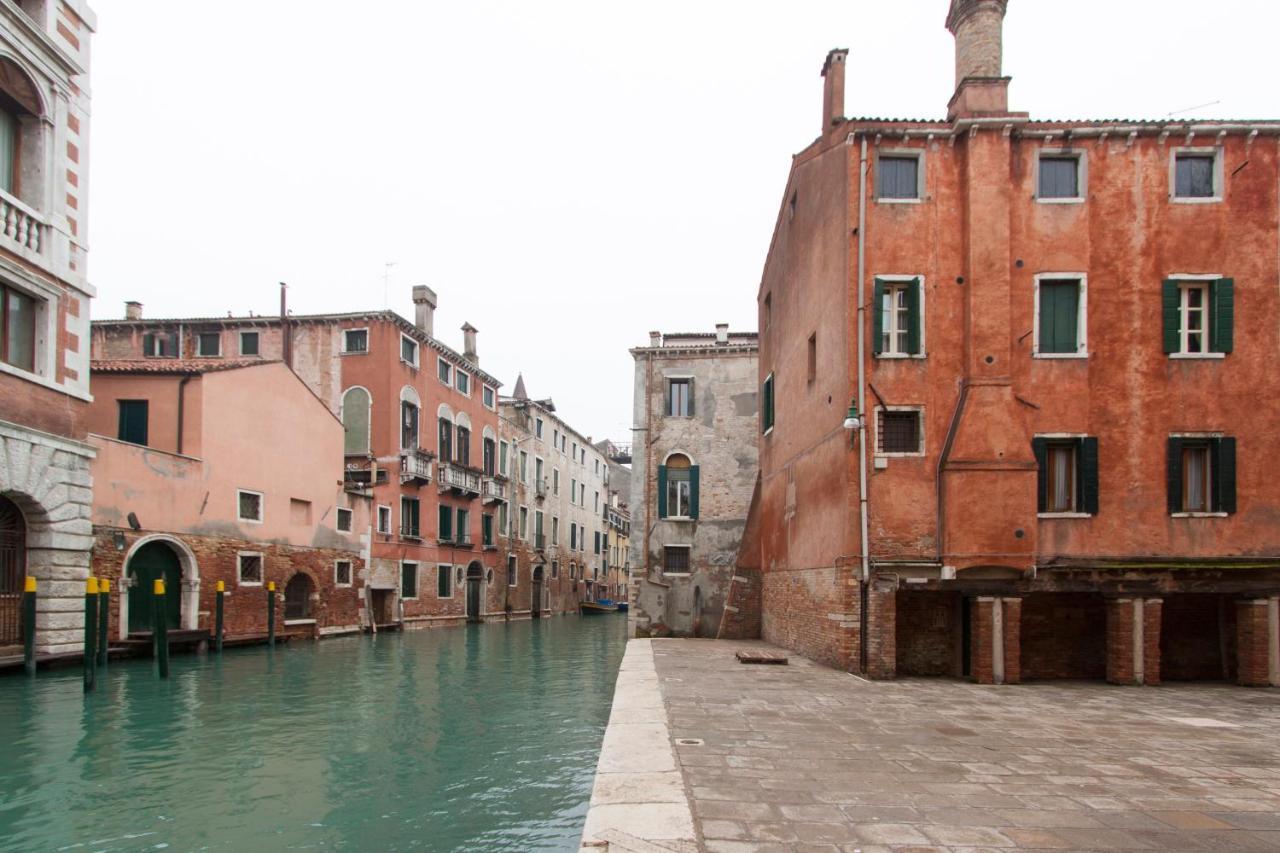 Explore Venice From A Sophisticated Hideaway In San Polo Exteriör bild