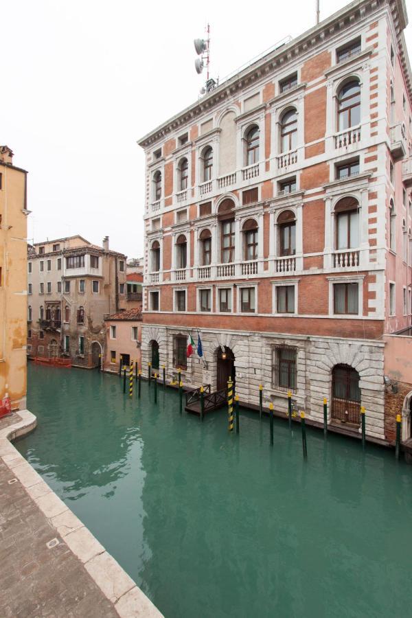 Explore Venice From A Sophisticated Hideaway In San Polo Exteriör bild